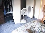 Meisje naakt gefilmd in haar kamer