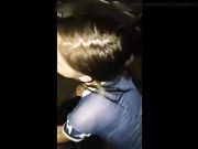 Hij betrapte zijn vriendin op orale seks met een man in de auto