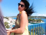 Duitse vrouw wordt in haar kont geneukt op balkon op vakantie in Griekenland